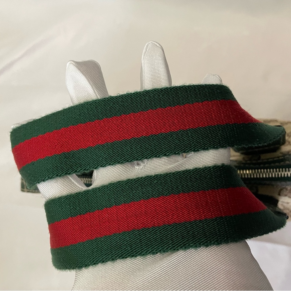 #22. Authentic Gucci canvas shortly line bag - Picture 14 of 16